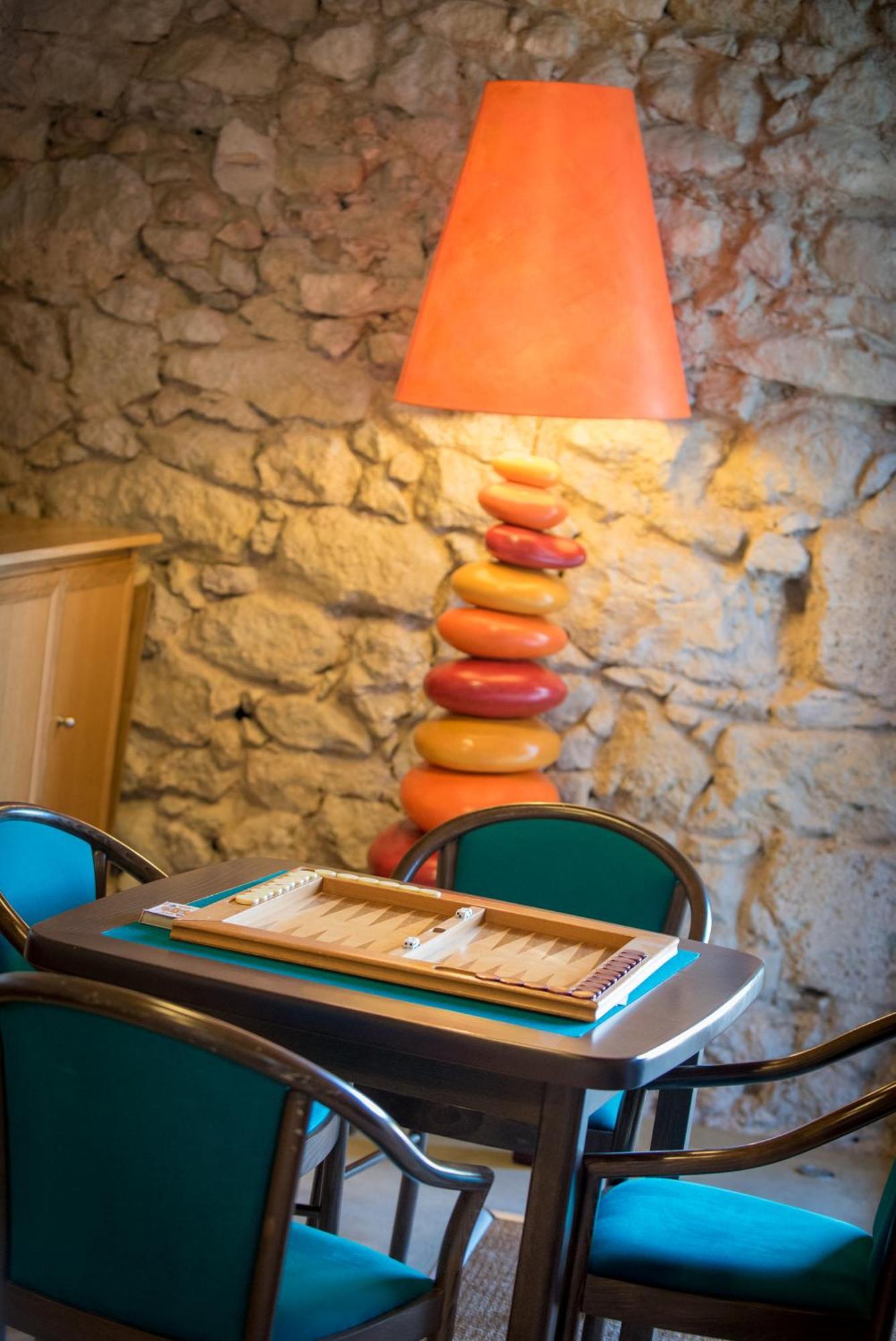 Hotel Le Relais De Pigasse Ouveillan Esterno foto