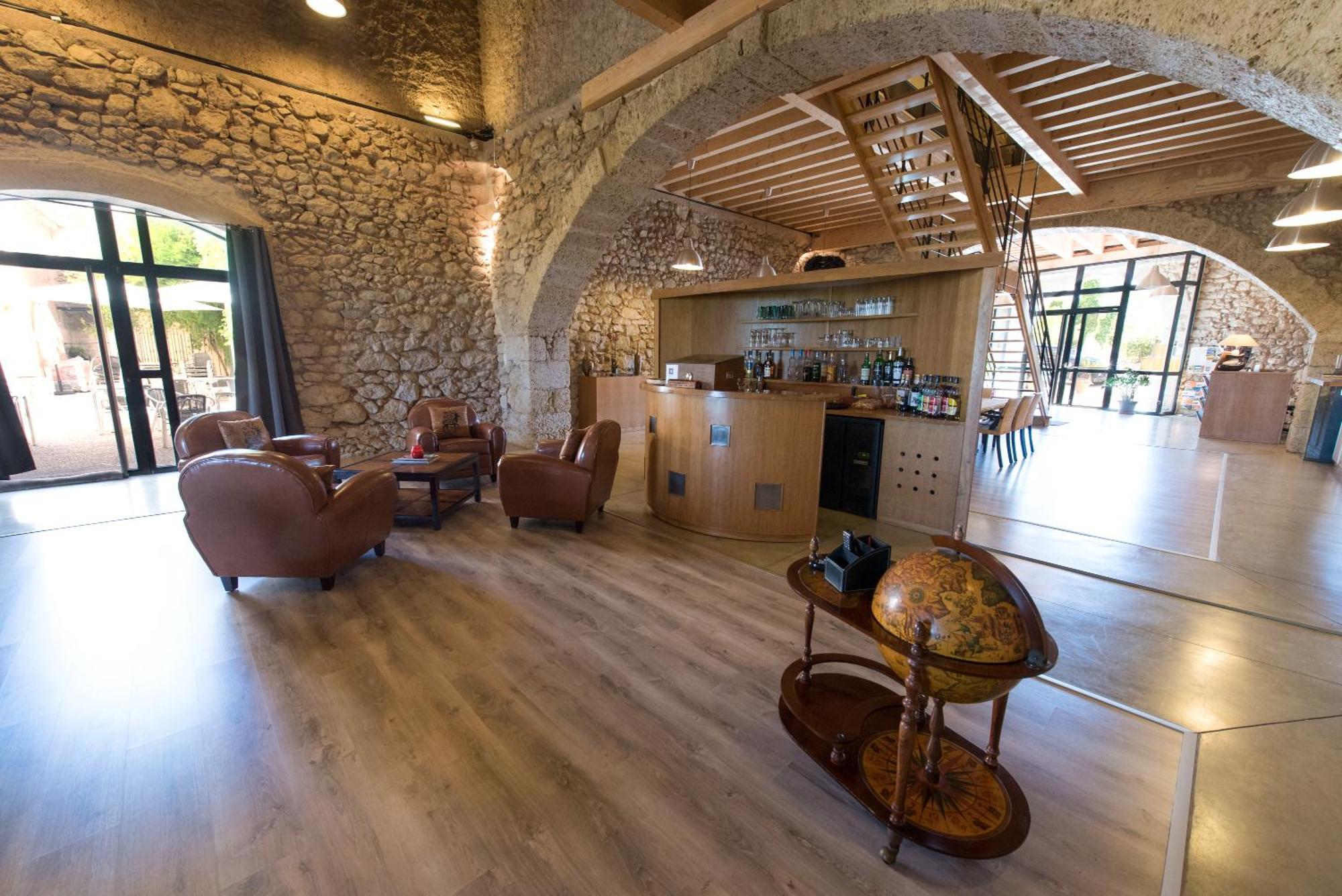 Hotel Le Relais De Pigasse Ouveillan Esterno foto
